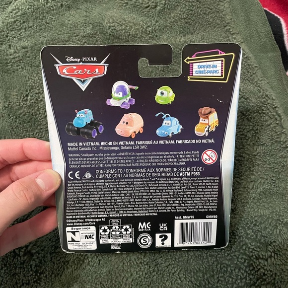 DISNEY PIXAR CARS DRIVE-IN CINE-PARC P.T. FLEA DIECAST VEHICLE New - Picture 2 of 2